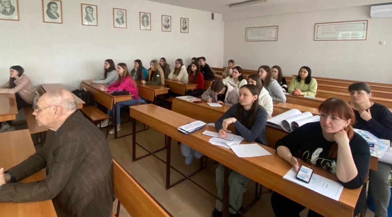  Учасники конференції.j